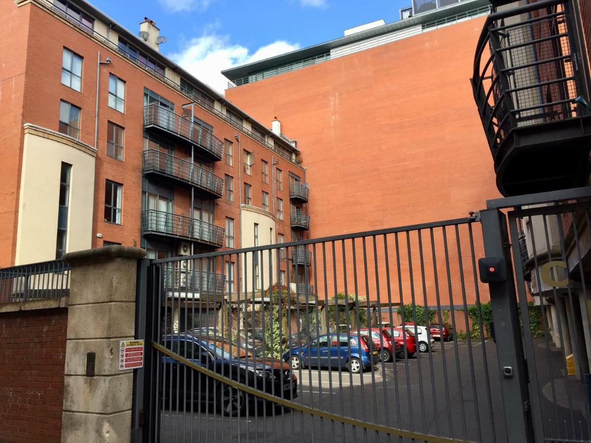 City Centre Belfast Free Parking Екстер'єр фото